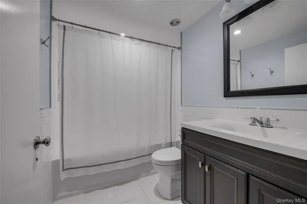 115 Eagles Crescent Manhasset NY 11030