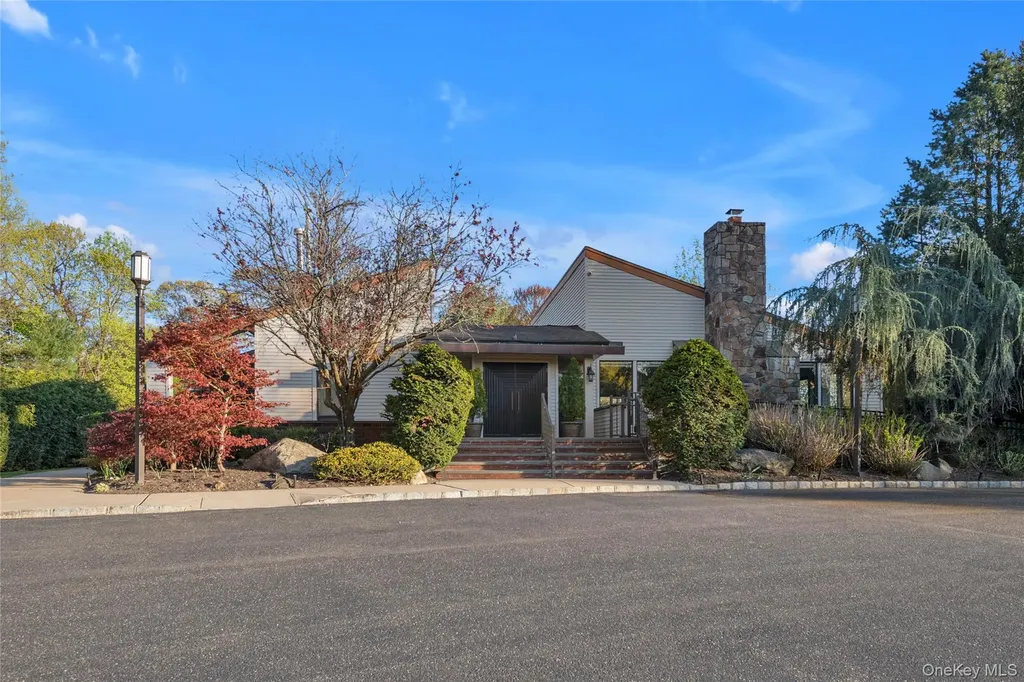 115 Eagles Crescent Manhasset NY 11030