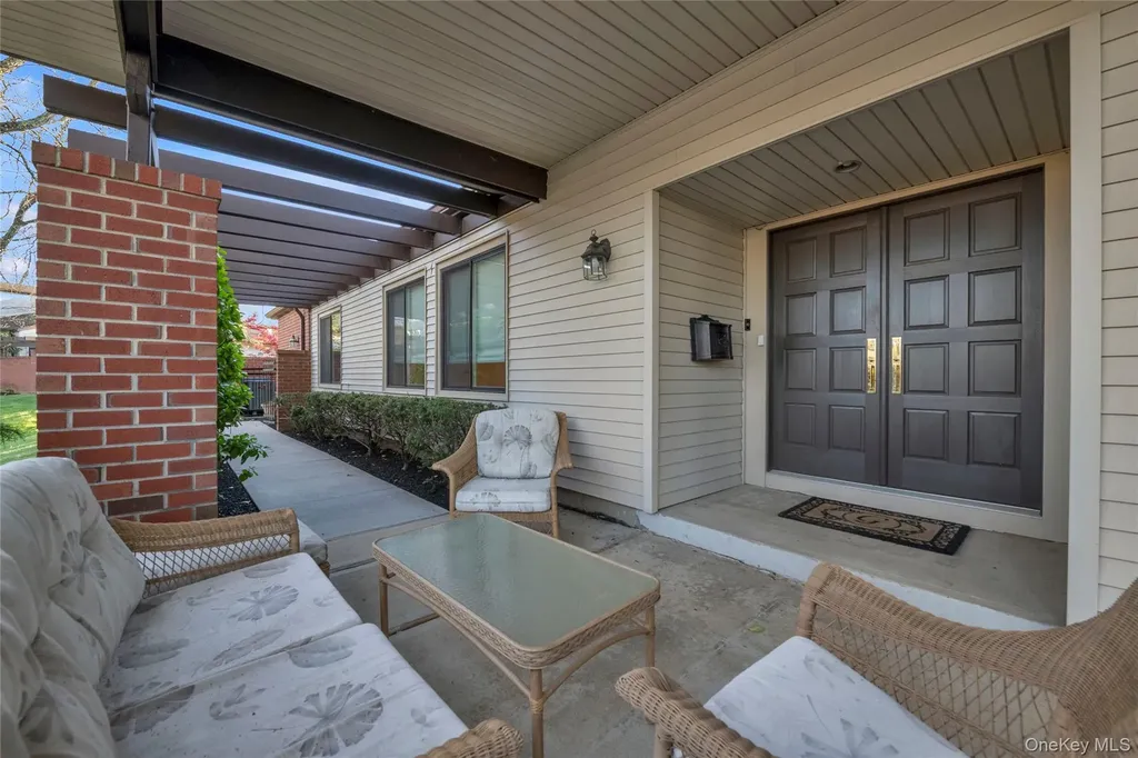 115 Eagles Crescent Manhasset NY 11030