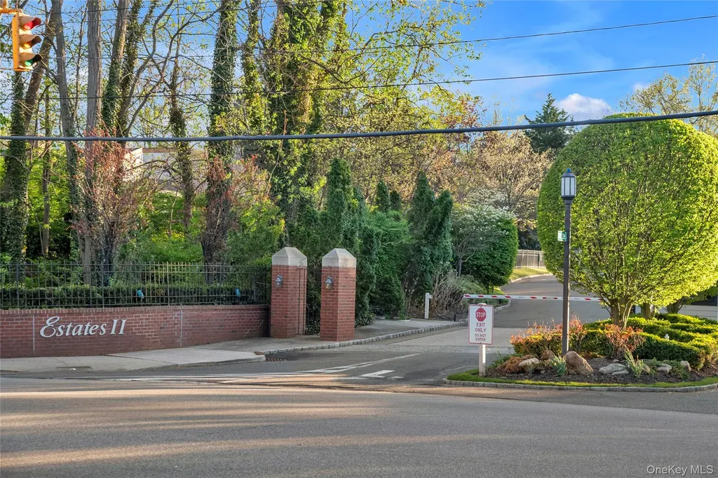 115 Eagles Crescent Manhasset NY 11030