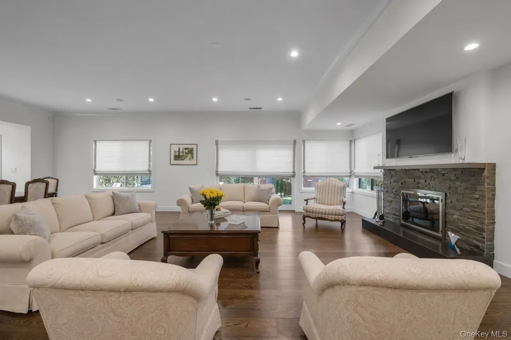 115 Eagles Crescent Manhasset NY 11030