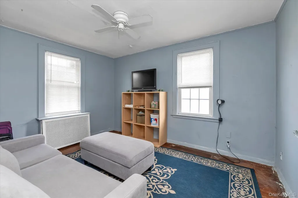 52 Syracuse Street Williston Park NY 11596