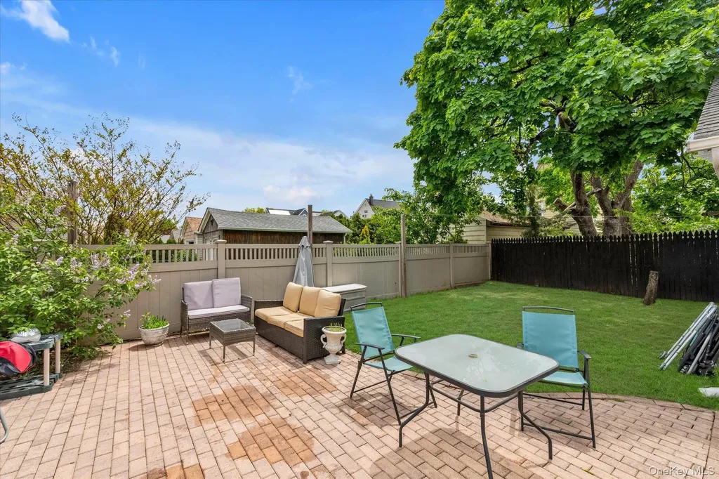 52 Syracuse Street Williston Park NY 11596