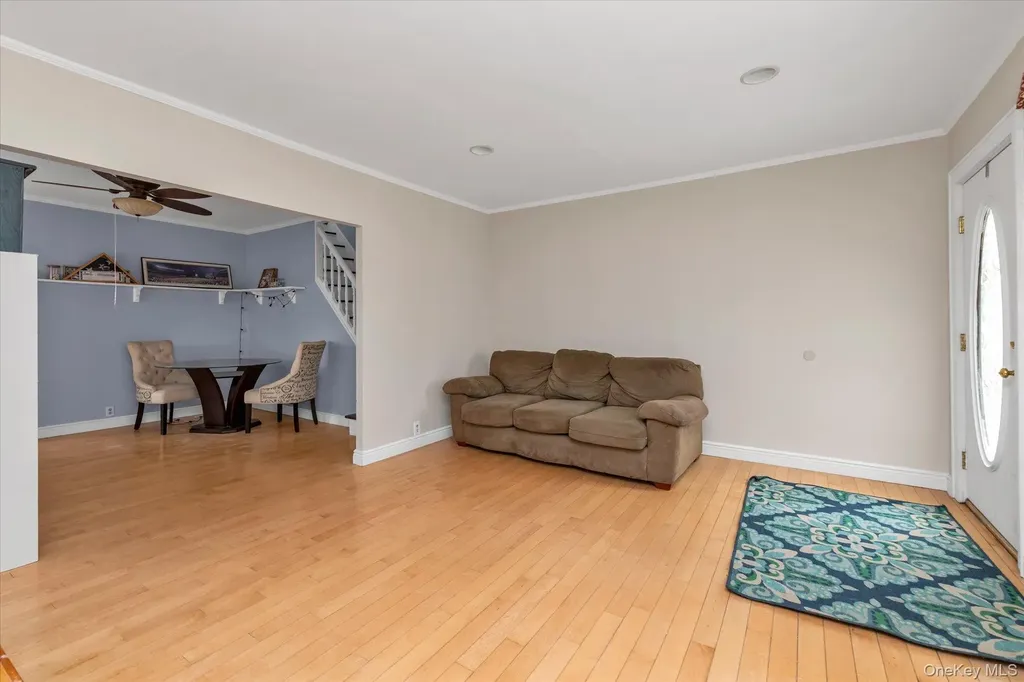 52 Syracuse Street Williston Park NY 11596
