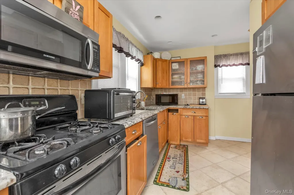 52 Syracuse Street Williston Park NY 11596