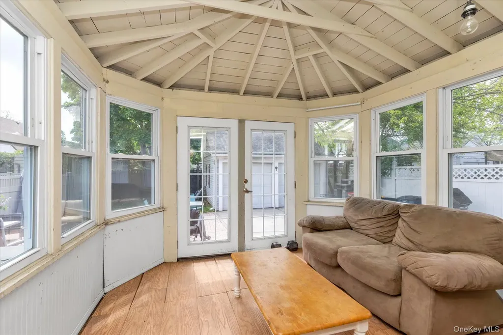 52 Syracuse Street Williston Park NY 11596