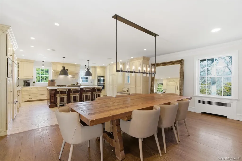 395 W Neck Road Lloyd Harbor NY 11743