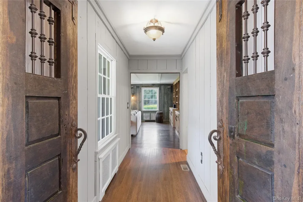 395 W Neck Road Lloyd Harbor NY 11743