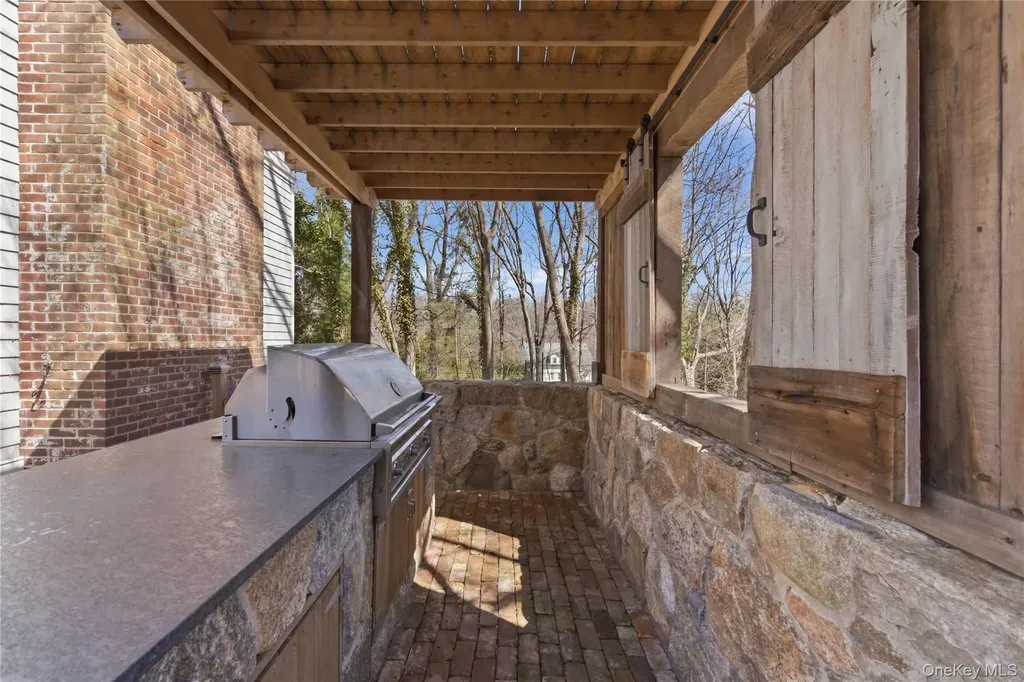 395 W Neck Road Lloyd Harbor NY 11743