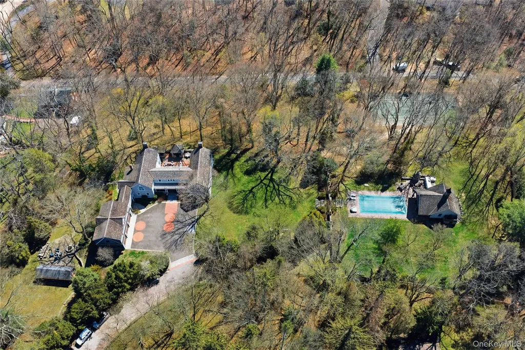 395 W Neck Road Lloyd Harbor NY 11743
