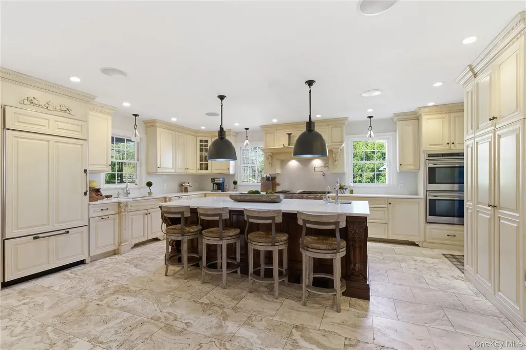 395 W Neck Road Lloyd Harbor NY 11743