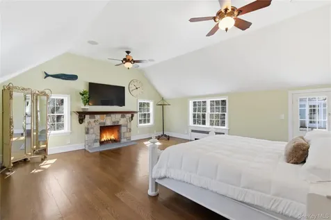 395 W Neck Road Lloyd Harbor NY 11743