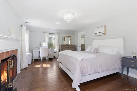 395 W Neck Road Lloyd Harbor NY 11743