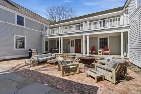 395 W Neck Road Lloyd Harbor NY 11743