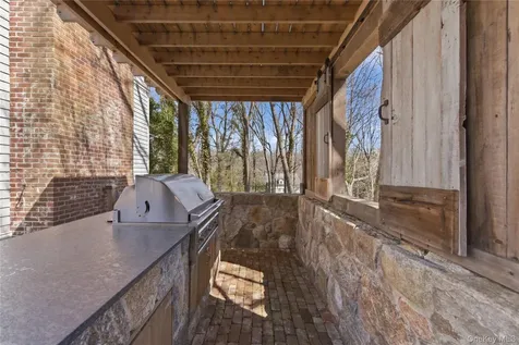 395 W Neck Road Lloyd Harbor NY 11743