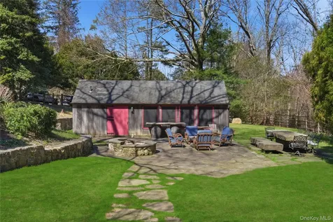 395 W Neck Road Lloyd Harbor NY 11743