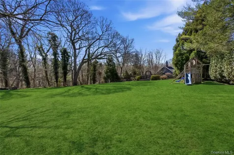 395 W Neck Road Lloyd Harbor NY 11743