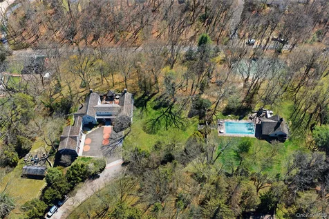 395 W Neck Road Lloyd Harbor NY 11743