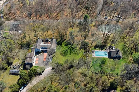 395 W Neck Road Lloyd Harbor NY 11743