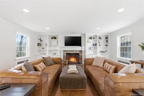 395 W Neck Road Lloyd Harbor NY 11743