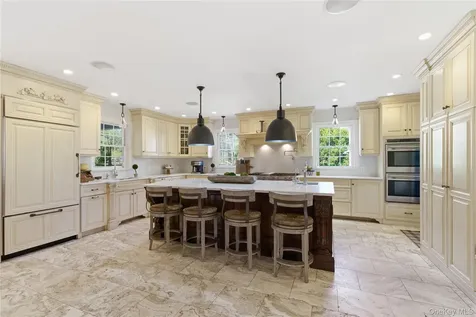 395 W Neck Road Lloyd Harbor NY 11743