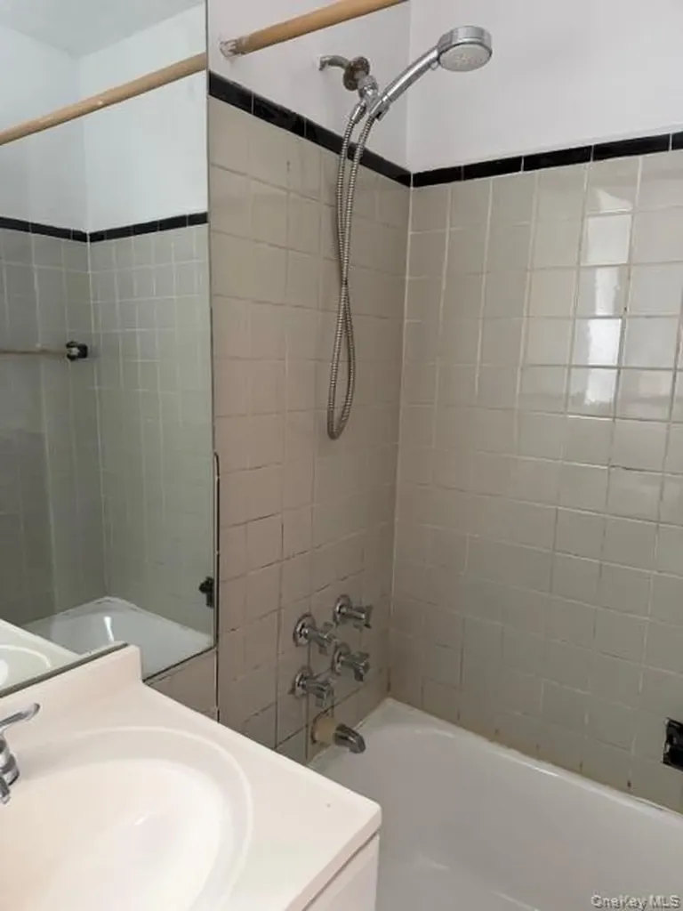 144-15 78th Road Flushing NY 11367
