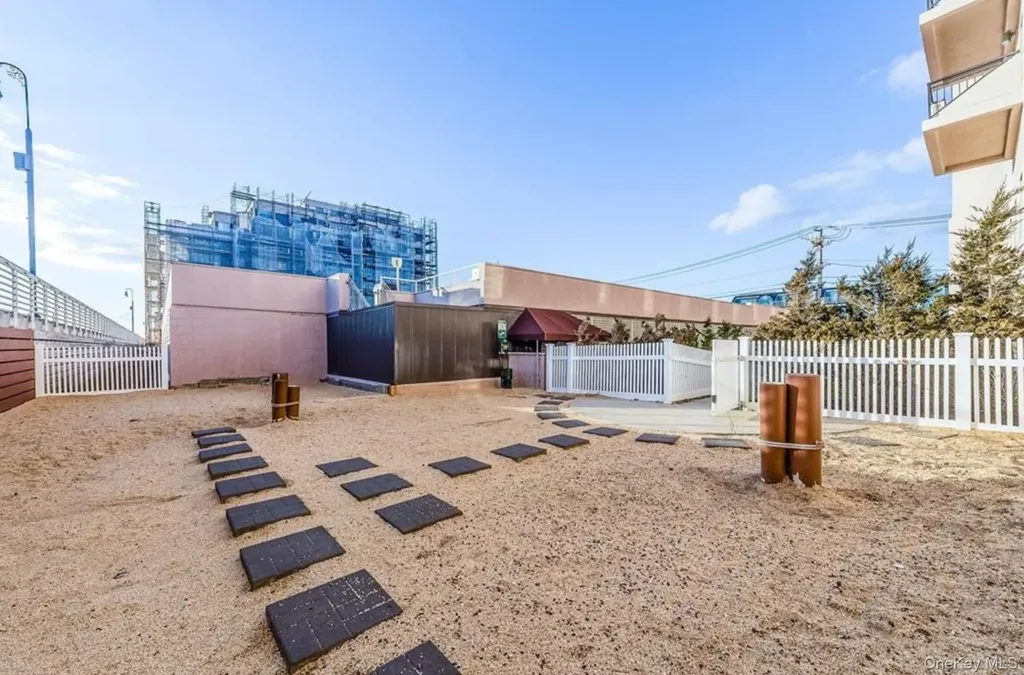 100 W Broadway Long Beach NY 11561