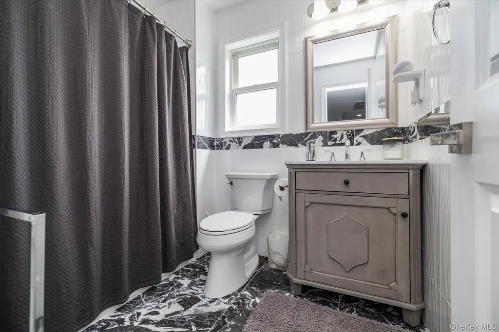 106 Hickory Lane Levittown NY 11756