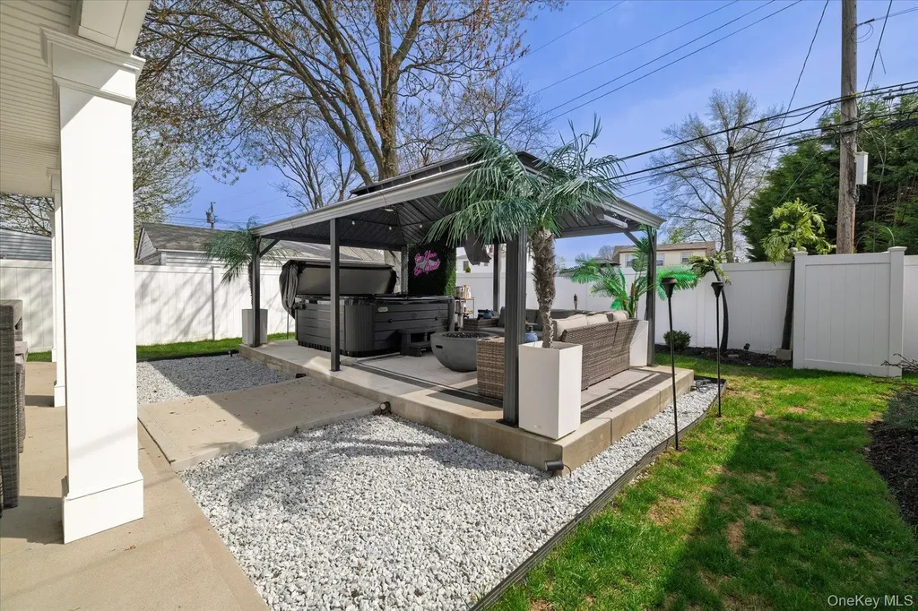 106 Hickory Lane Levittown NY 11756