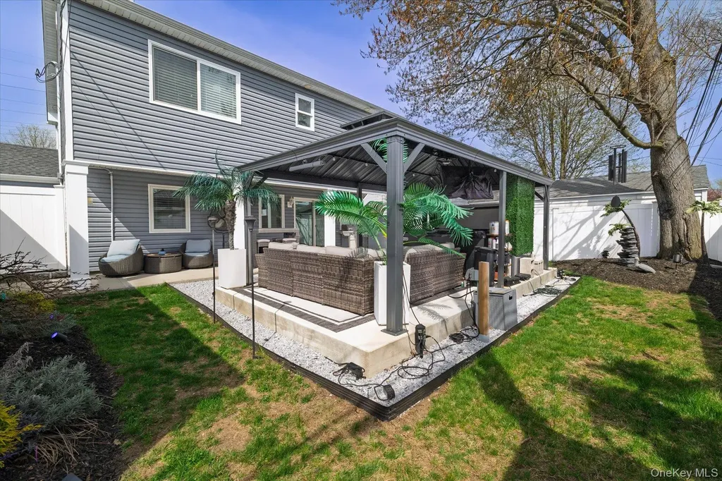 106 Hickory Lane Levittown NY 11756