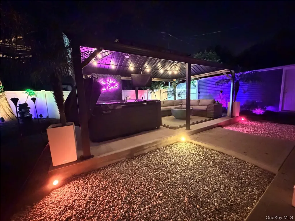 106 Hickory Lane Levittown NY 11756