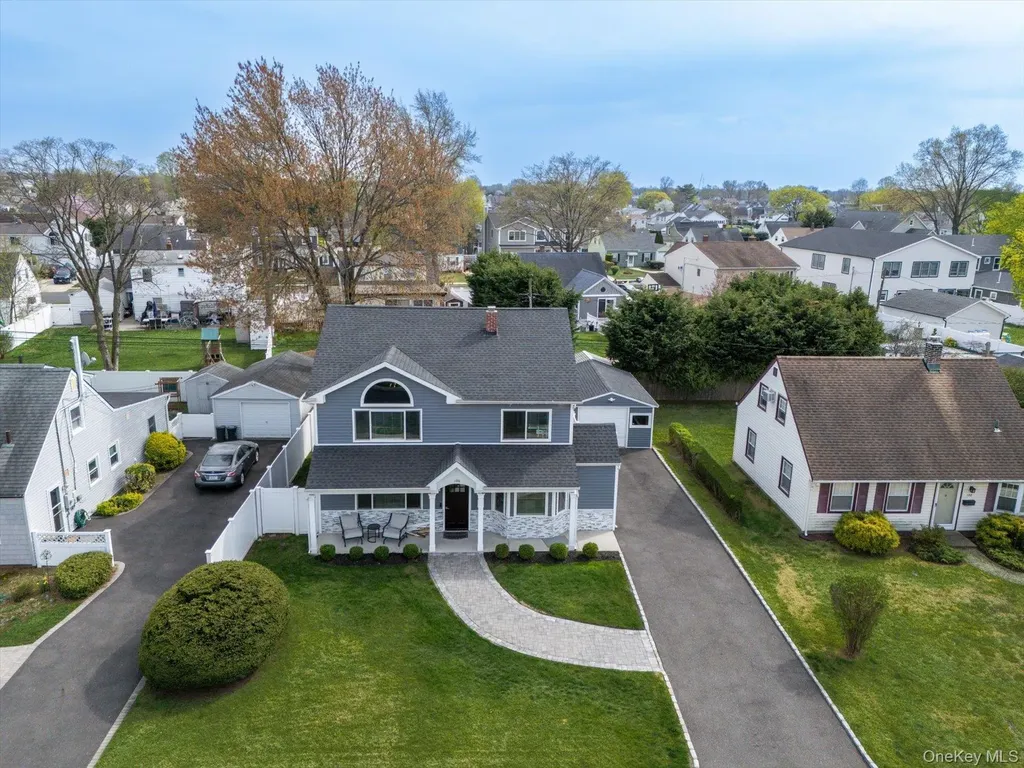 106 Hickory Lane Levittown NY 11756
