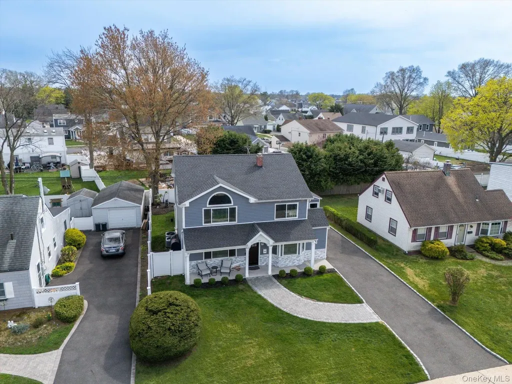 106 Hickory Lane Levittown NY 11756