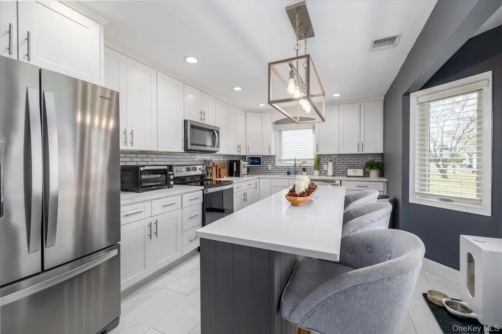 106 Hickory Lane Levittown NY 11756