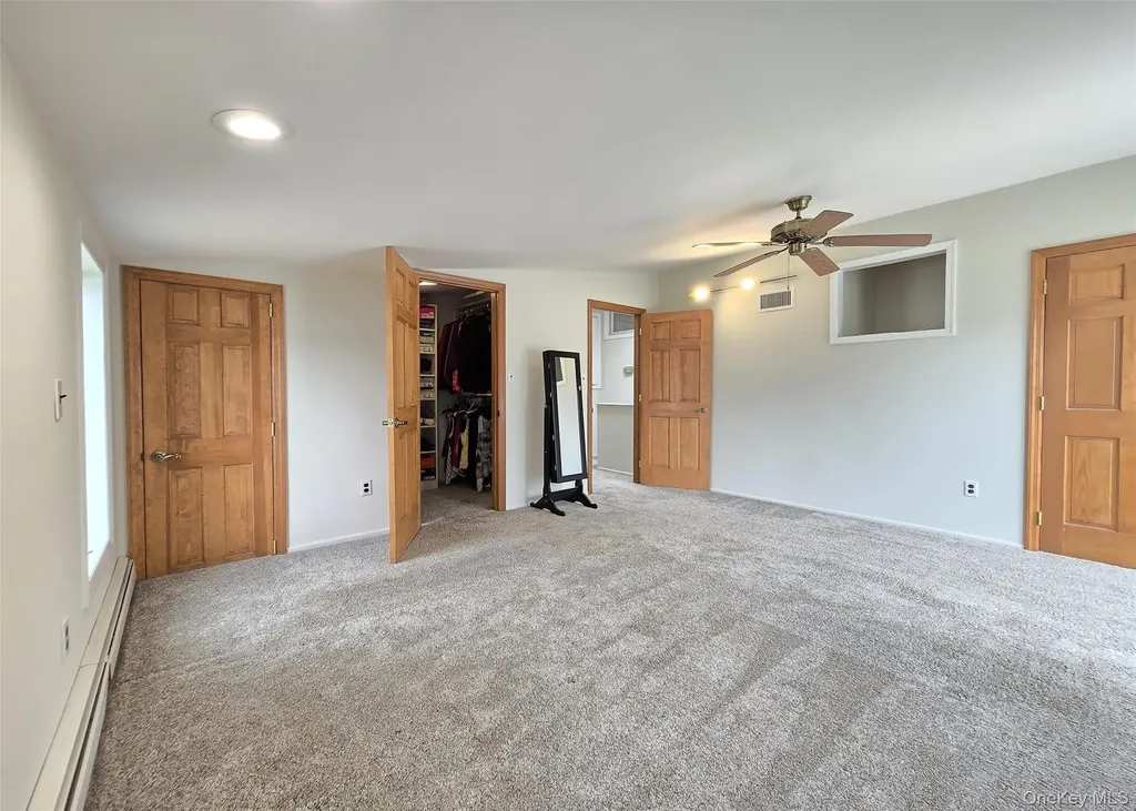 27 Peter Road Ronkonkoma NY 11779