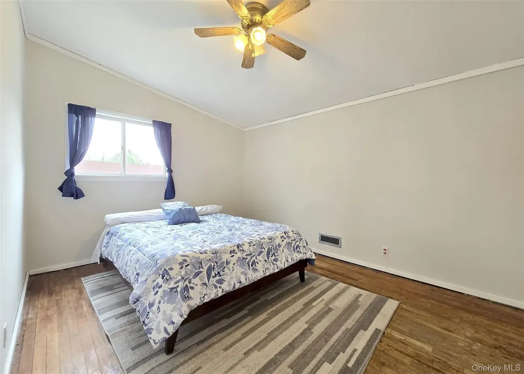 27 Peter Road Ronkonkoma NY 11779