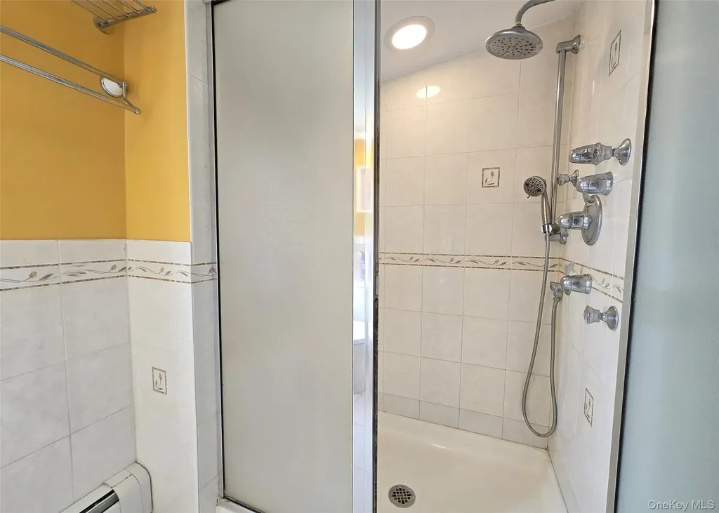 27 Peter Road Ronkonkoma NY 11779