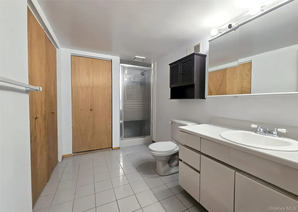 27 Peter Road Ronkonkoma NY 11779