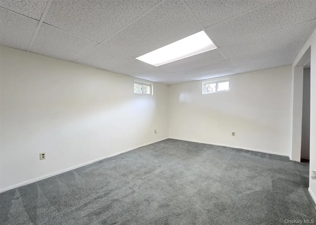 27 Peter Road Ronkonkoma NY 11779