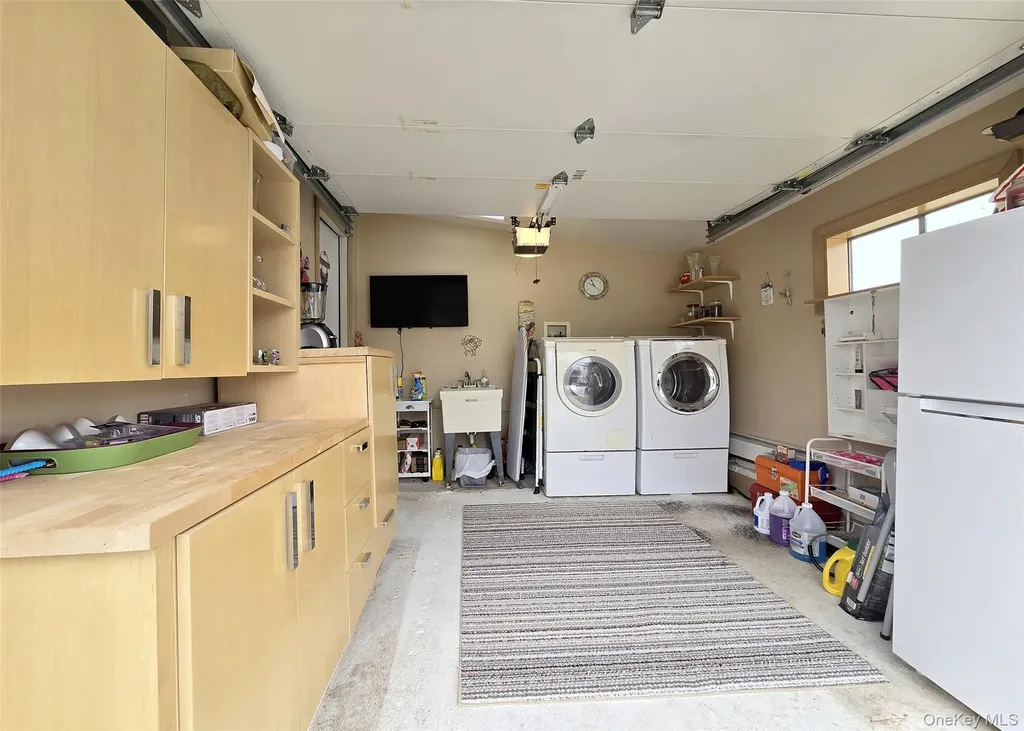 27 Peter Road Ronkonkoma NY 11779
