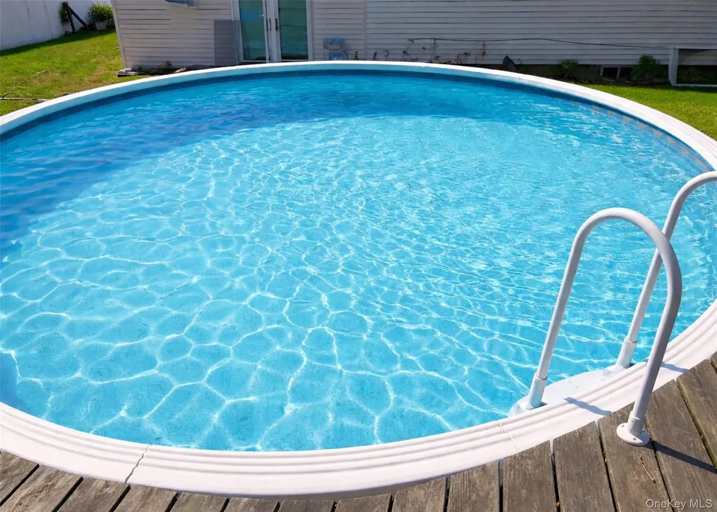 27 Peter Road Ronkonkoma NY 11779