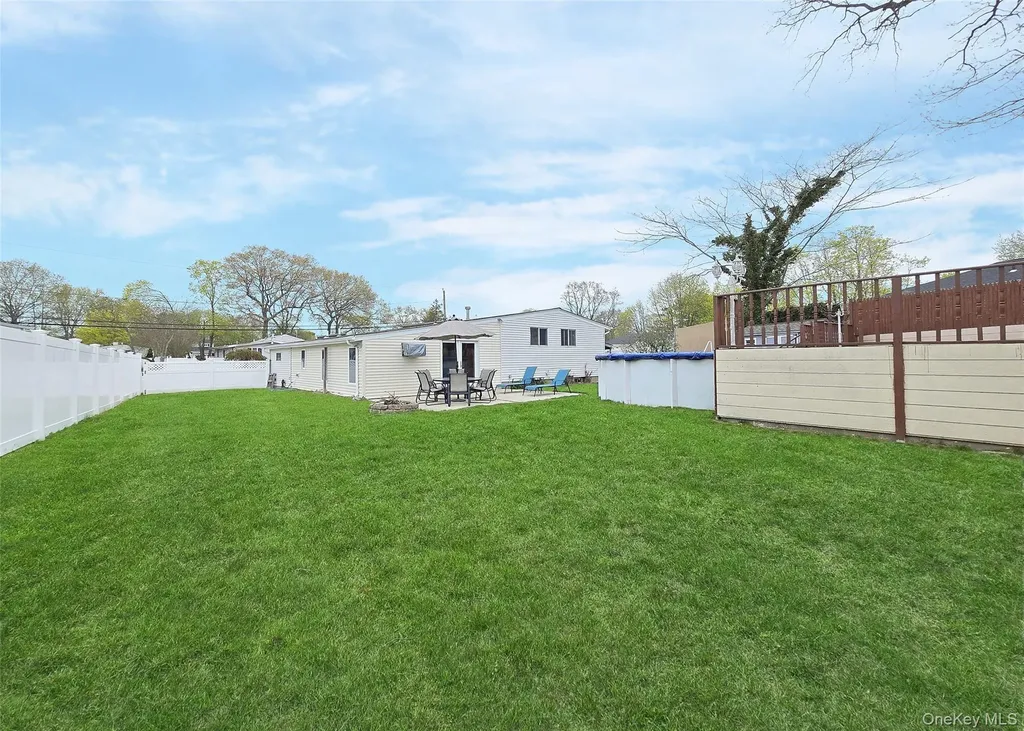 27 Peter Road Ronkonkoma NY 11779