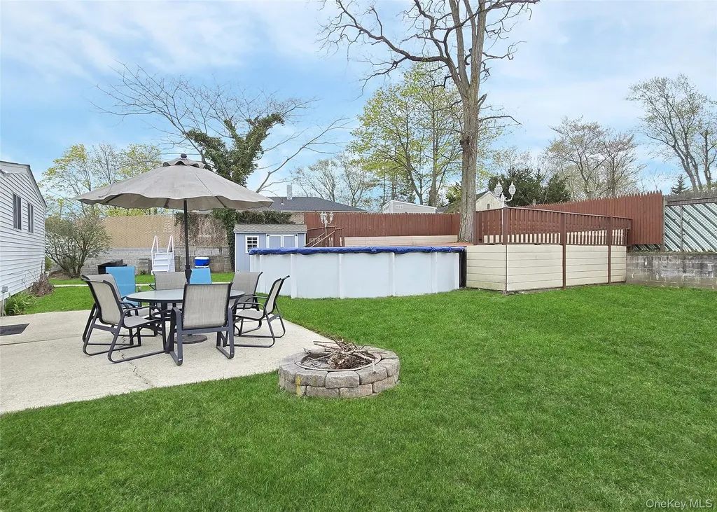 27 Peter Road Ronkonkoma NY 11779