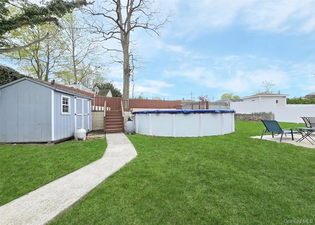 27 Peter Road Ronkonkoma NY 11779