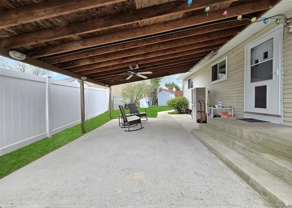 27 Peter Road Ronkonkoma NY 11779