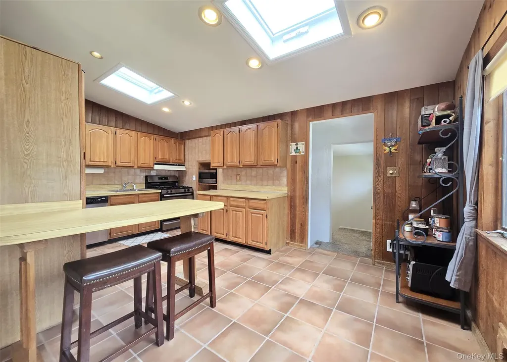 27 Peter Road Ronkonkoma NY 11779