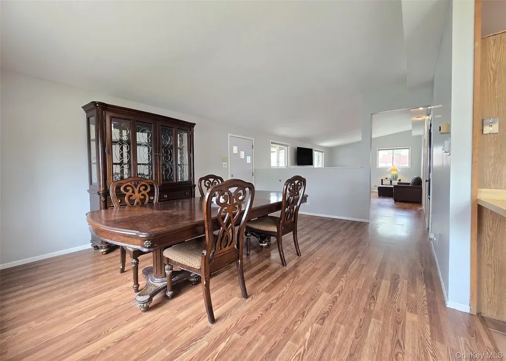 27 Peter Road Ronkonkoma NY 11779