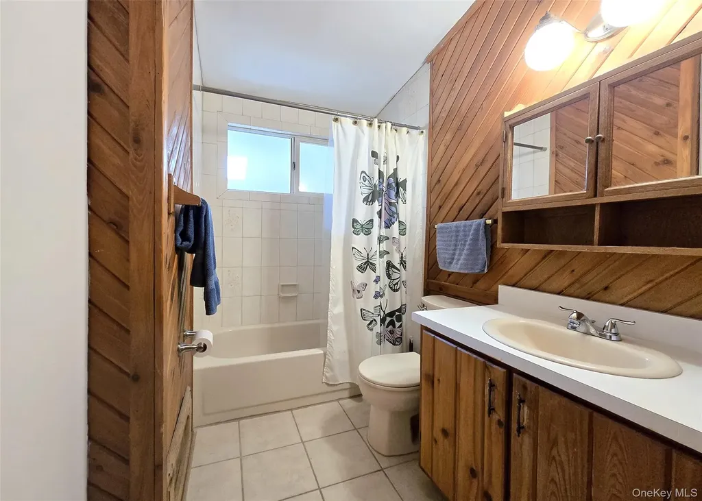 27 Peter Road Ronkonkoma NY 11779