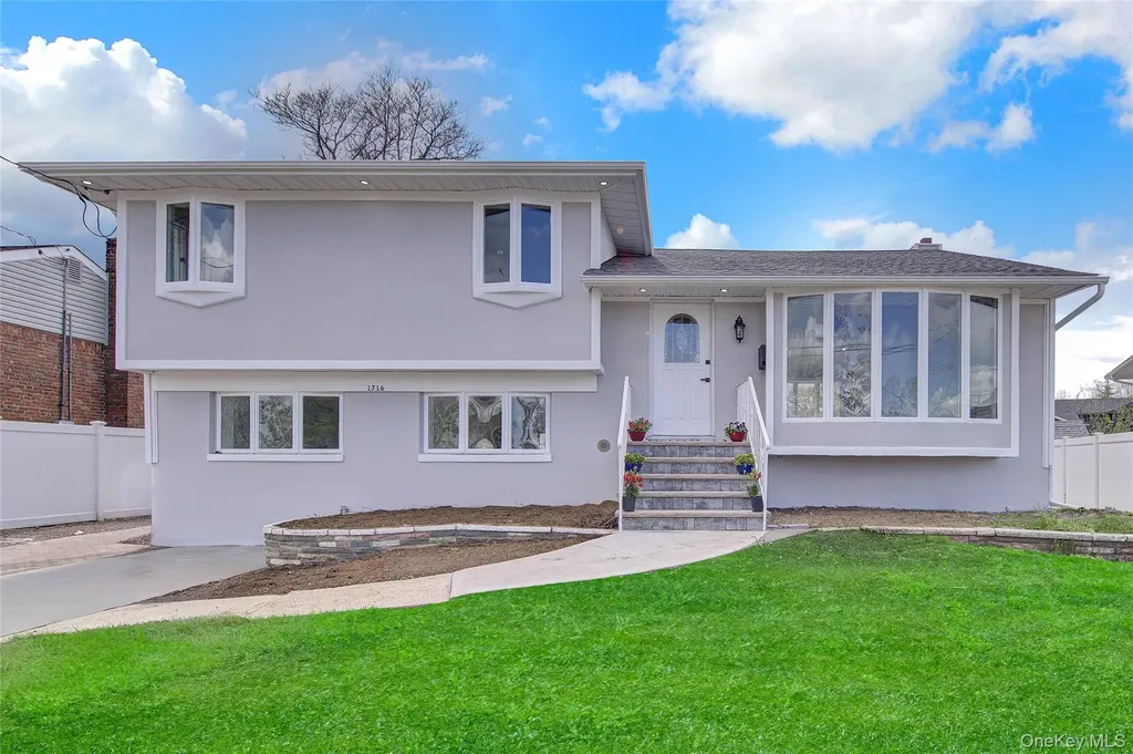 1716 White Street North Bellmore NY 11710