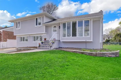1716 White Street North Bellmore NY 11710